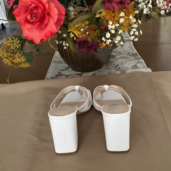 H Halston  women’s white block sandals - Picture 4 of 10